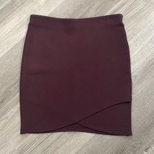 Aritzia Talula burgundy mini skirt size small